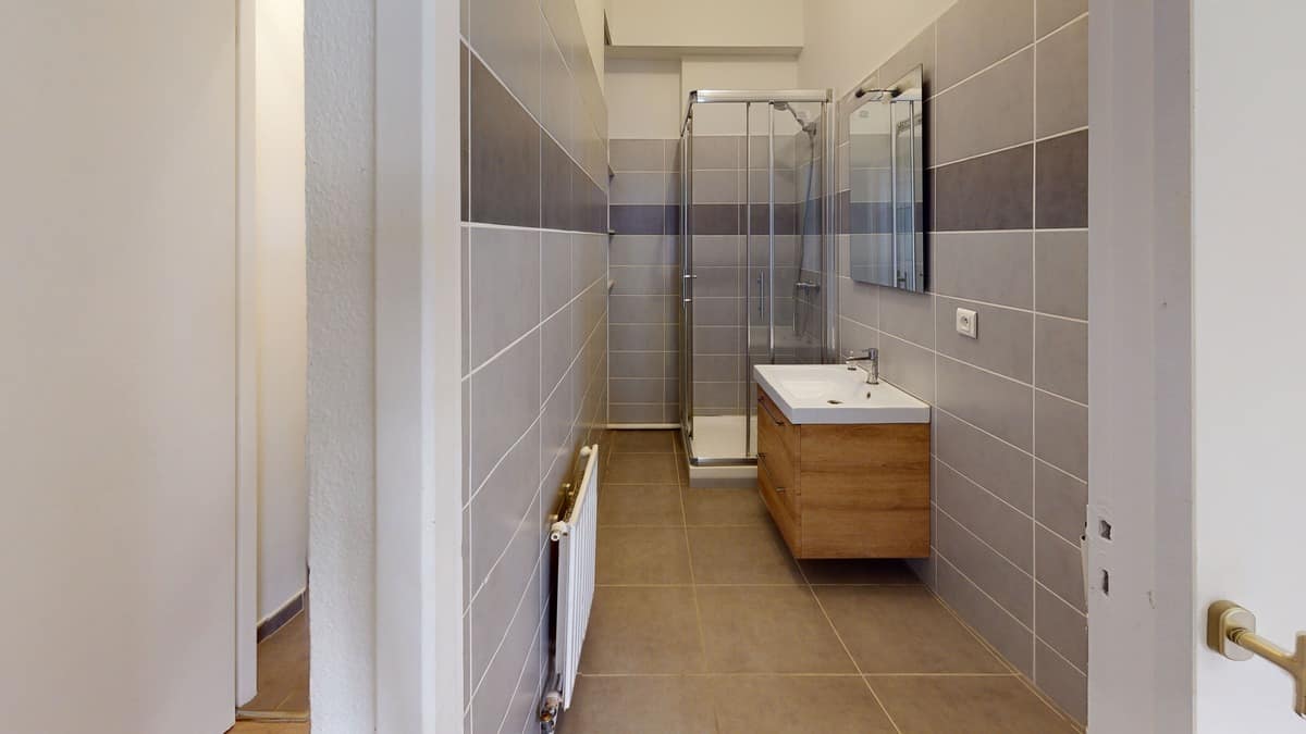 Salle de bains avant rénovation — Littra
