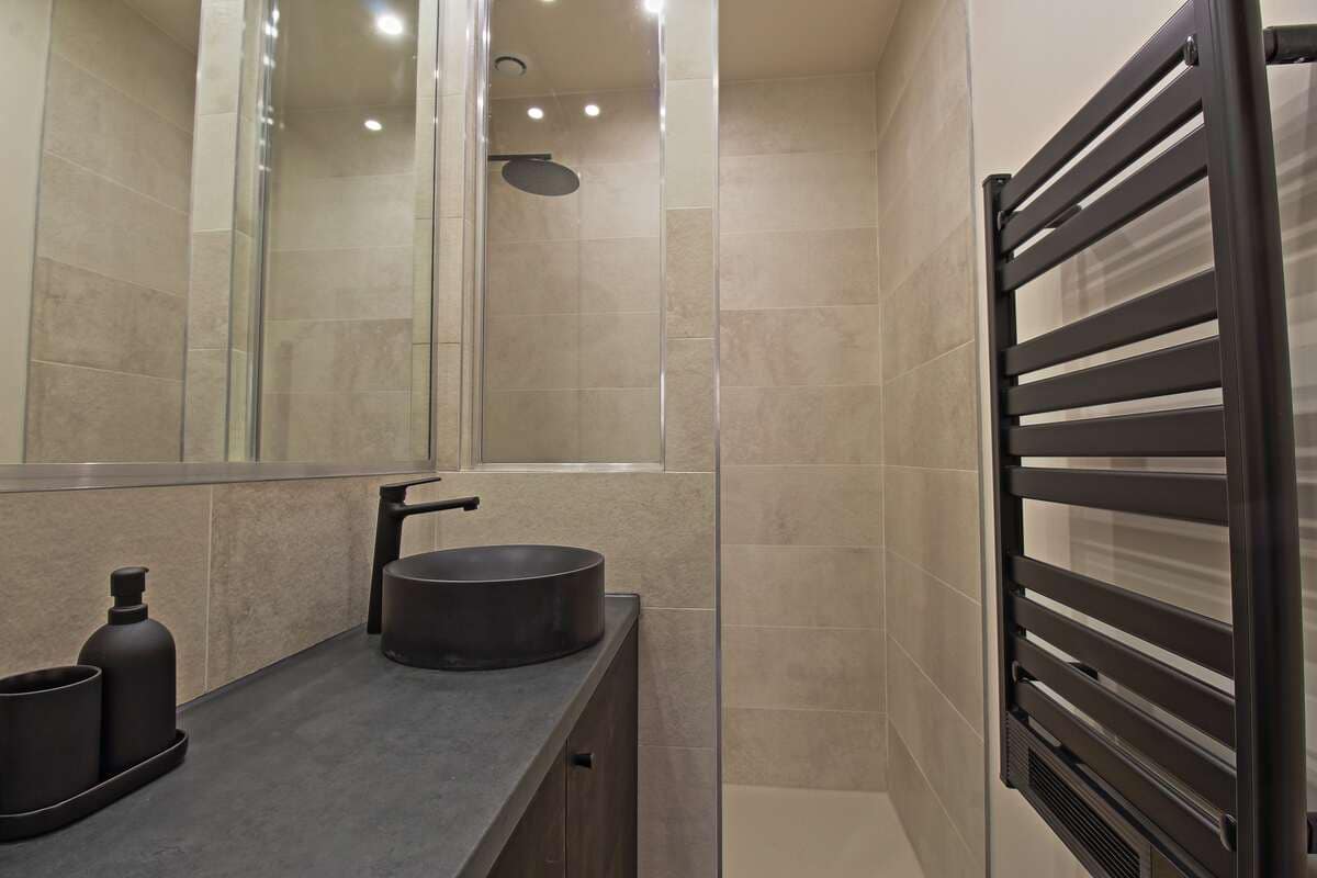 Salle de bains rénovée — Littra
