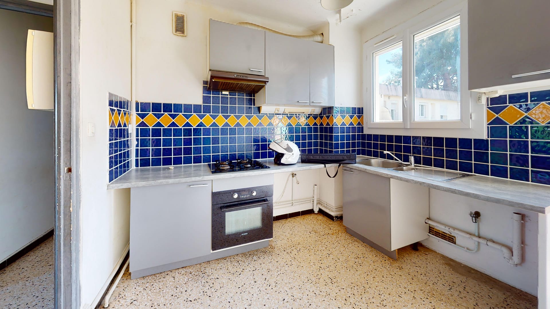 Cuisine avant rénovation — Rava
