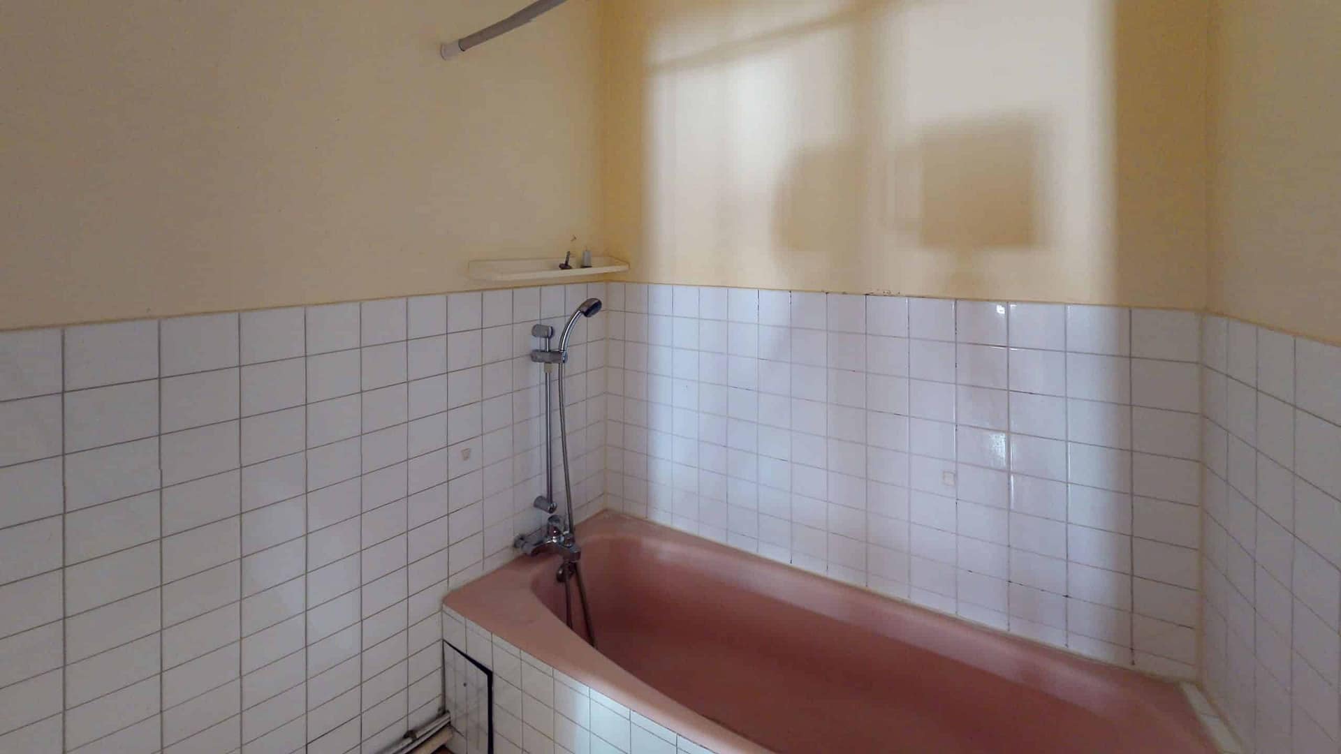 Salle de bain avant rénovation — Belona