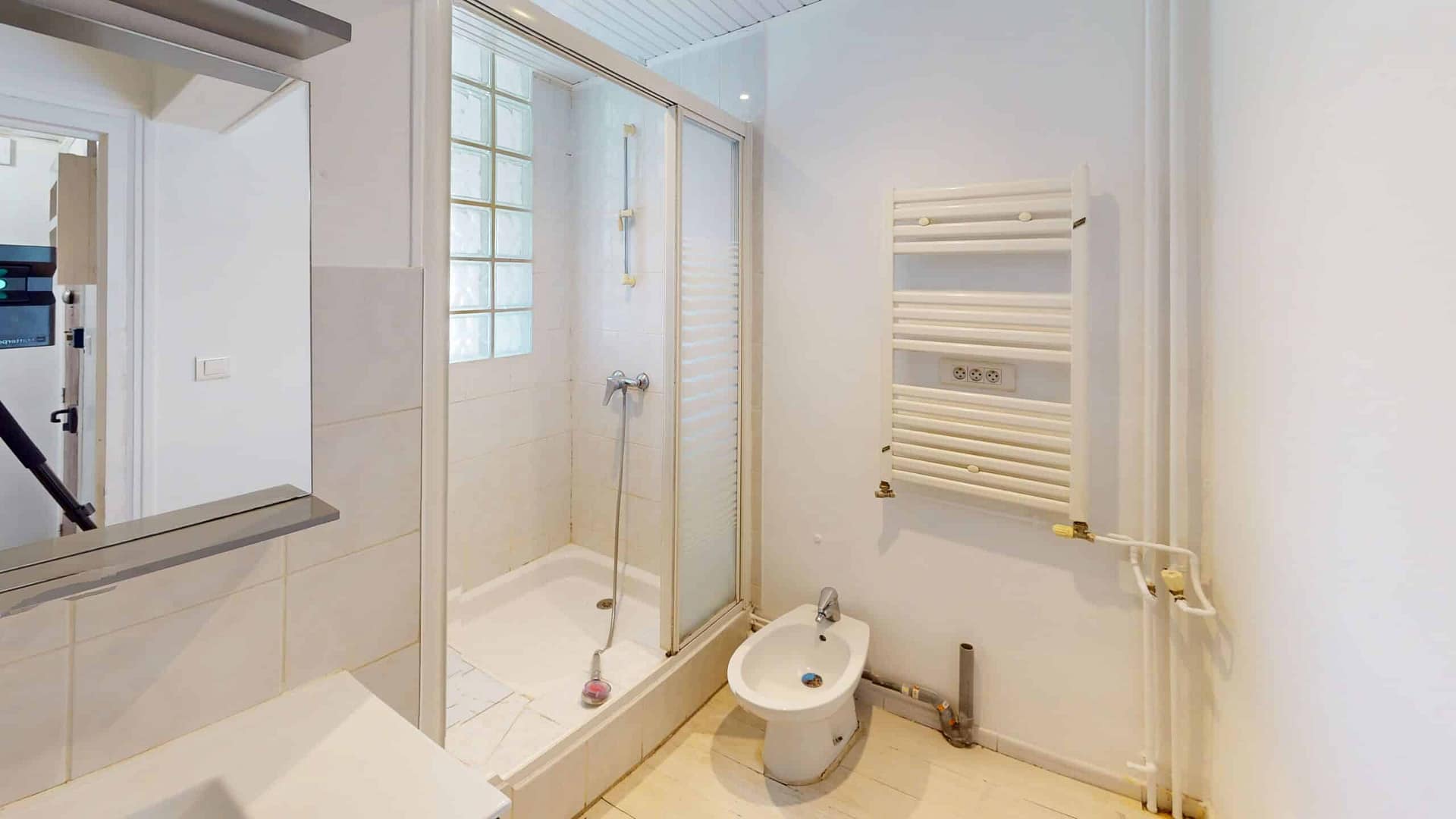 Salle de bain avant rénovation — Alka