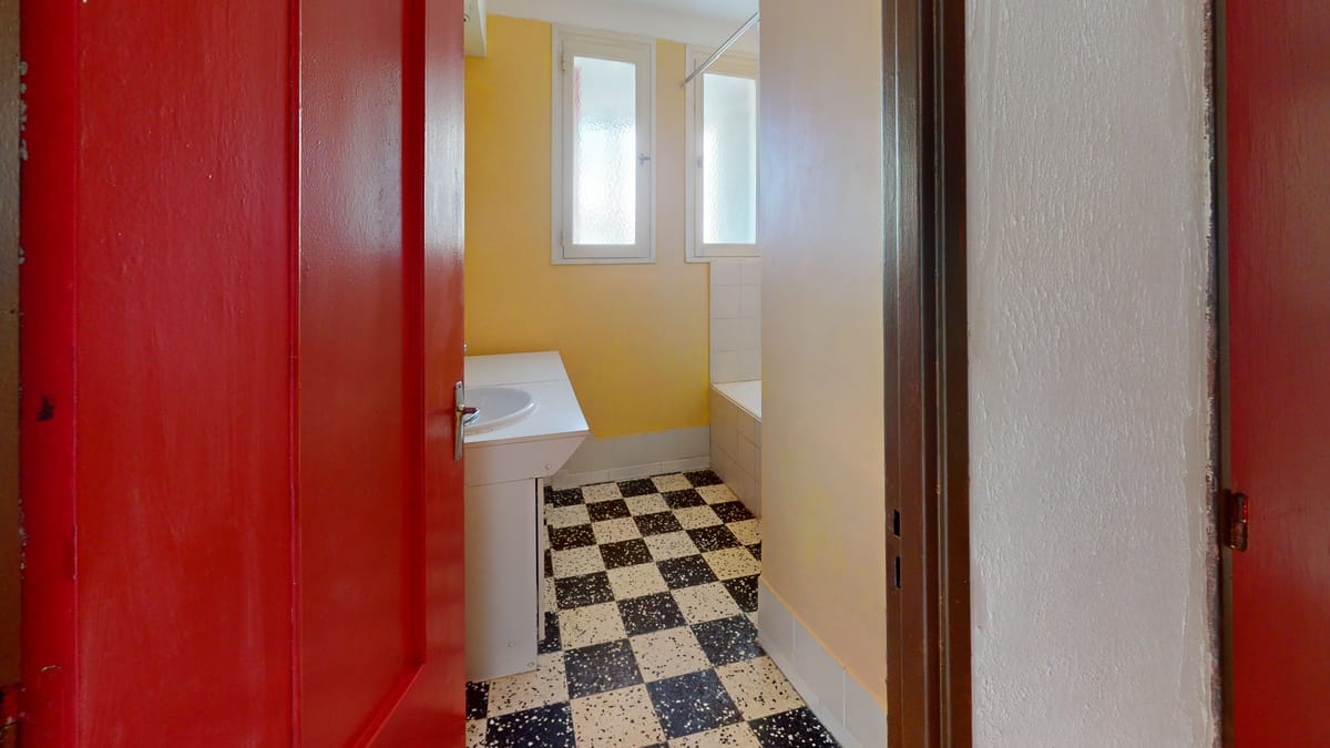 Salle de bain avant rénovation — Baldia