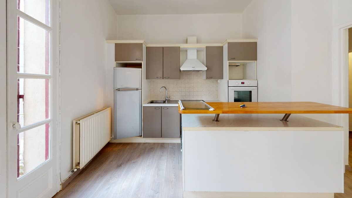Cuisine avant rénovation — Littra