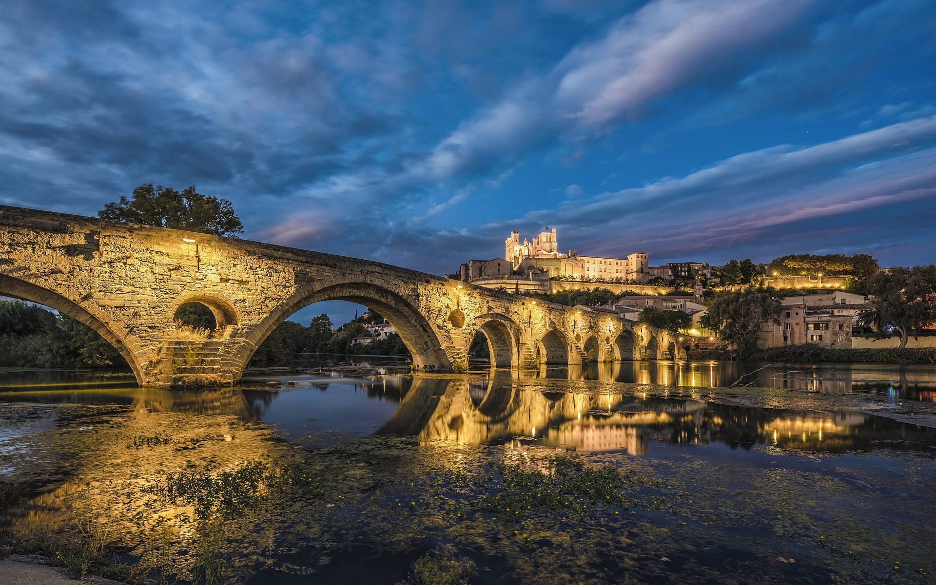 Pont Vieux et cathédrale Saint-Nazaire à Béziers